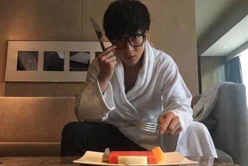 薛之谦现场吃瓜视频大全,笑料百出！