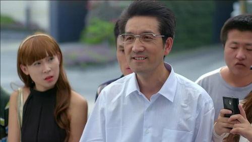 老人吃瓜路人视频网站下载,老人吃瓜路人视频走红网络，下载热潮席卷视频网站